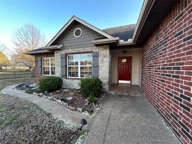 1120 W Evergreen St, Skiatook, OK 74070 - photo 2