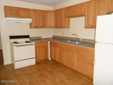 602 Maple St, Jacksonville, NC 28540 - photo 4