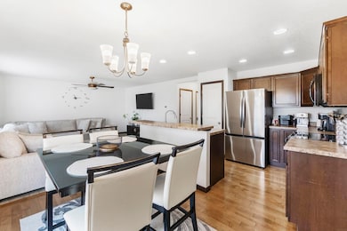 1407 Hummingbird Cir, Waterloo, IA 50702 - photo 6