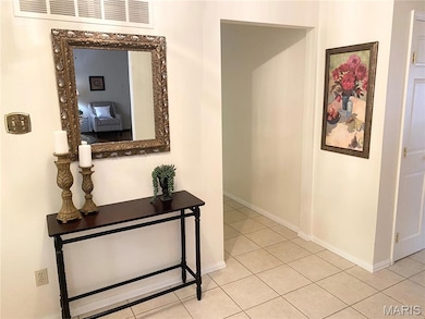 15561 Highcroft Dr, Chesterfield, MO 63017 - photo 2