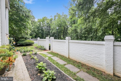 6832 Montivideo Square Ct, Falls Church, VA 22043 - photo 3