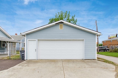 Detached 2-car Garage