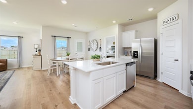 1209 E Ruger Ln, Mustang, OK 73064 - photo 4