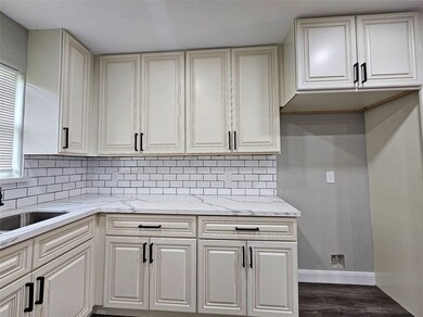Beautiful  kitchen with SOFT CLOSING CABINETS AND