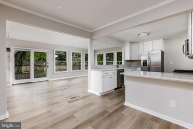 1019 Courtland Dr, Sykesville, MD 21784 - photo 2