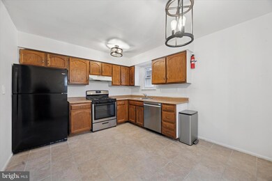 203 W 3rd St, Essington, PA 19029 - photo 4