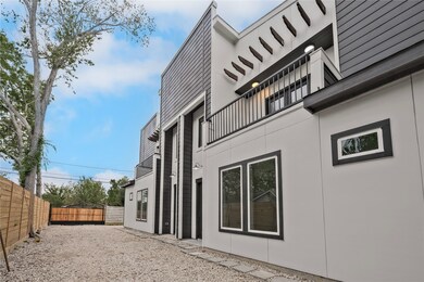 7914 Pointer St unit B, Houston, TX 77016 - photo 2