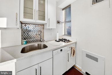 General Scott Apartments unit 708, Washington, DC 20036 - photo 4