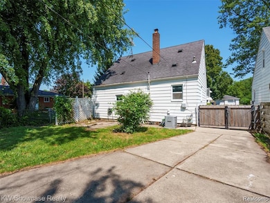 25861 Powers Ave, Dearborn Heights, MI 48125 - photo 3