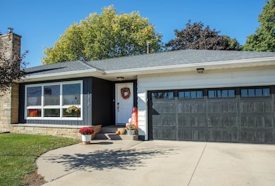 1212 4th St SW, Waverly, IA 50677 - photo 2