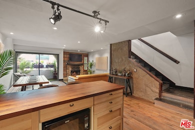 10926 Bluffside Dr unit 3, Studio City, CA 91604 - photo 3