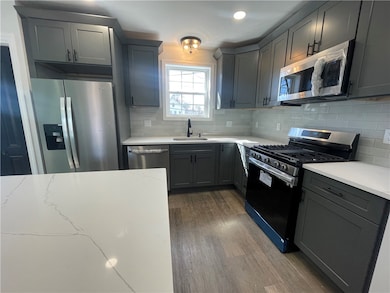 20 Westcott Ave, Providence, RI 02909 - photo 2