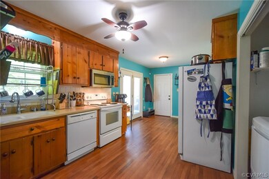 All kitchen appliances convey.