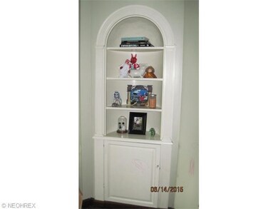 Built-ins in dining room