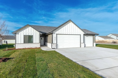 626 Elmwood St, Park City, KS 67147 - photo 2