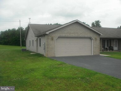 11368 Nicole Dr, Greencastle, PA 17225 - photo 3