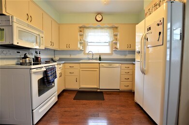 324 W 11th St, Auburn, IN 46706 - photo 4