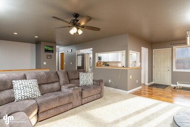 28-Living Room 20200730-DW-5443
