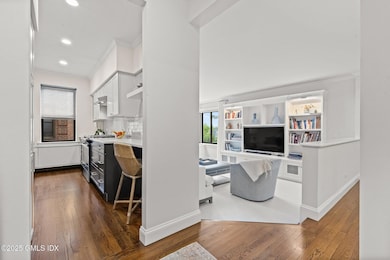 Living Room-Kitchen Entry