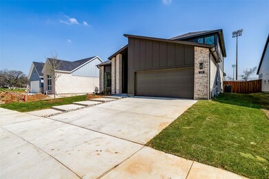 129 Paxton Cir, Arlington, TX 76013 - photo 3