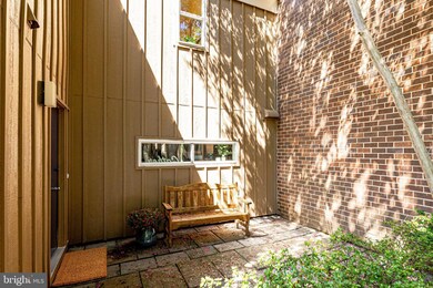 11478 Links Dr, Reston, VA 20190 - photo 3