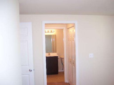 105 Ensenada Dr, Carpentersville, IL 60110 - photo 7