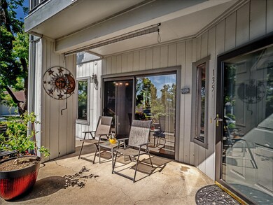 Lovely front porch w/sunshade
