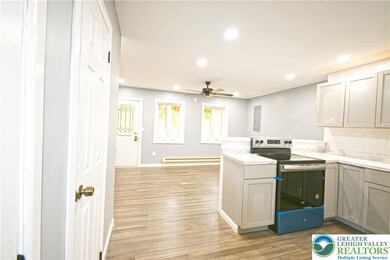 639 Dixon St, Allentown, PA 18103 - photo 3