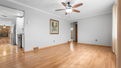 203 Burch Dr, Coraopolis, PA 15108 - photo 6