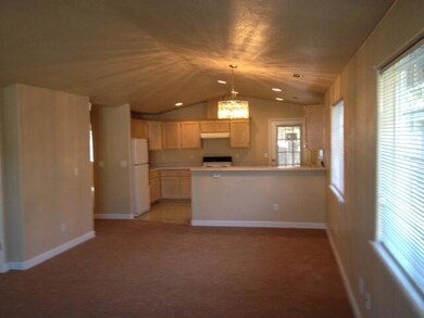 561 Countryside Dr, Central Point, OR 97502 - photo 2