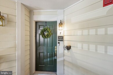 1377 Garden Wall Cir unit 607, Reston, VA 20194 - photo 2