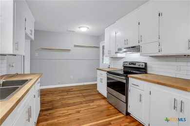 960 E Mountain St, Seguin, TX 78155 - photo 7