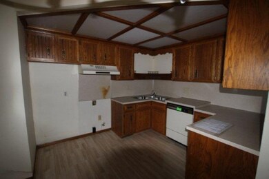 Case 263-387394 - 911 North 2A - Kitchen