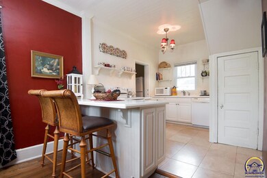 2110 SW 13th St, Topeka, KS 66604 - photo 6