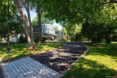 40 Tiffany Cir, Manhasset, NY 11030 - photo 2