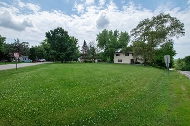 121 Kings Rd, Carpentersville, IL 60110 - photo 2