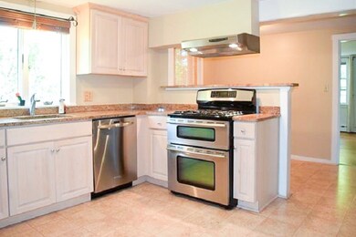 21 Dinsmore St, Nashua, NH 03064 - photo 6