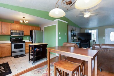 6-web-or-mls-3402 SW Pumice Avenue-5
