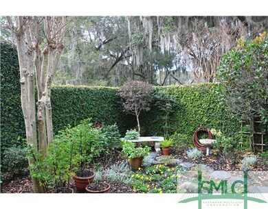 Yard/Garden. Courtyard