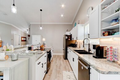 Kitchen & Island