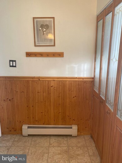 22 Robin Hill Ln, Levittown, PA 19055 - photo 7