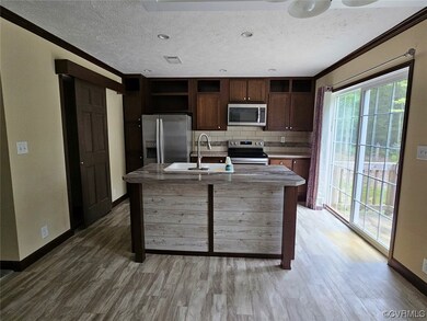 Kitchen with a textured ceiling, ornamental moldin