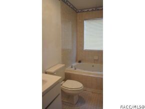 Master bath, jetted tub