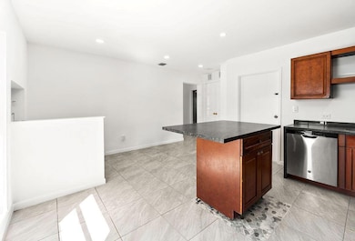 137 Hawthorne Dr unit B, West Palm Beach, FL 33403 - photo 4