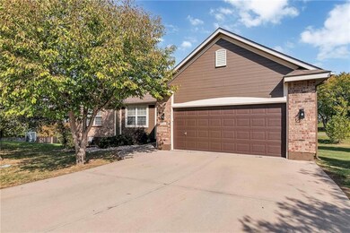 617 Duncan Cir, Raymore, MO 64083 - photo 2