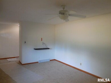 2110 W 38th Place, Davenport, IA 52806 - photo 7