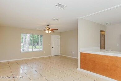 003-photo-living-room-11433588