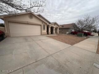 717 Desert Sage Dr, Horizon City, TX 79928 - photo 2