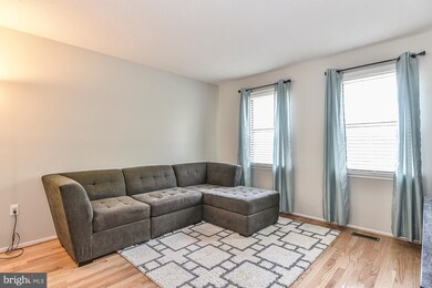 2343 Hunters Square Ct, Reston, VA 20191 - photo 3