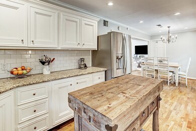 751 W 43rd St, Houston, TX 77018 - photo 4